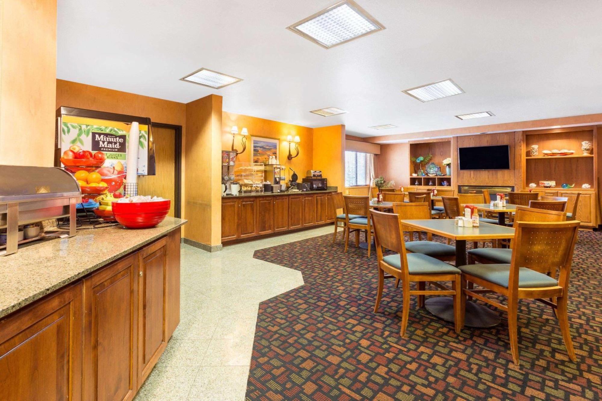 Ramada By Wyndham Kent Seattle Area Hotel Ngoại thất bức ảnh