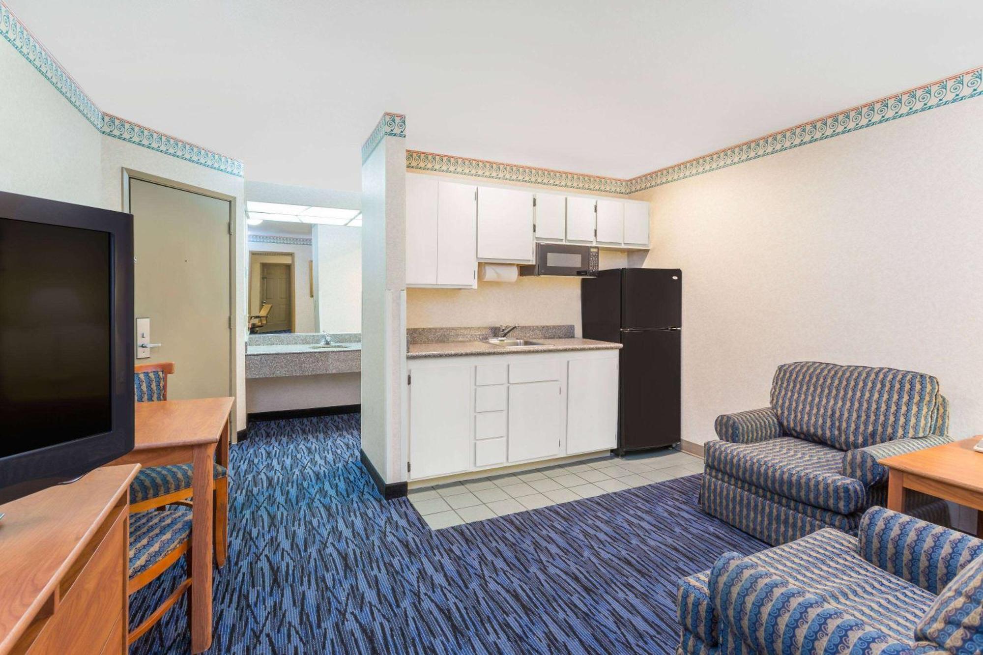 Ramada By Wyndham Kent Seattle Area Hotel Ngoại thất bức ảnh