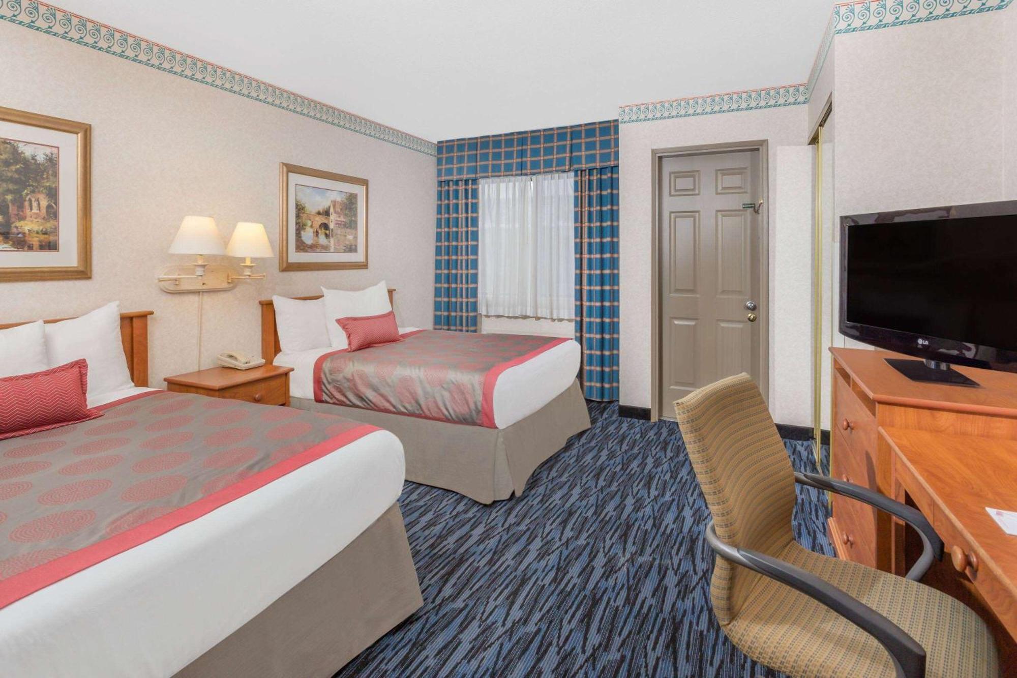 Ramada By Wyndham Kent Seattle Area Hotel Ngoại thất bức ảnh