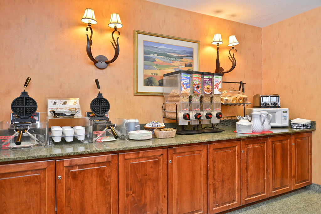 Ramada By Wyndham Kent Seattle Area Hotel Ngoại thất bức ảnh